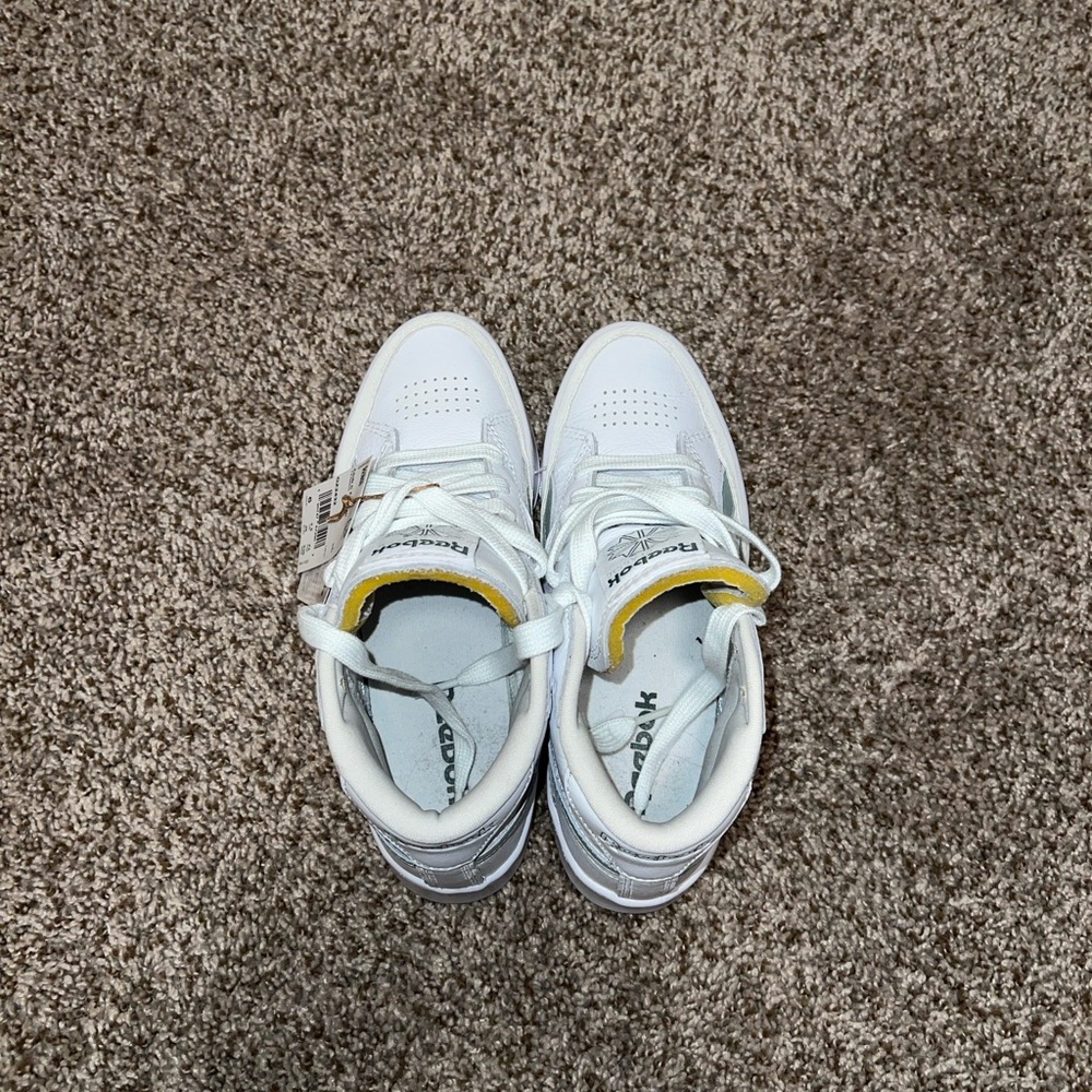 Reebok White and Mint Sneakers - Picture 5 of 6